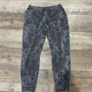 Lululemon Athletica Black and Gray Patterned Joggers